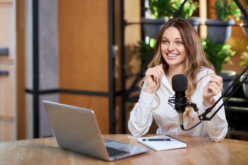 the-renaissance-of-radio-theatre-podcasts-bringing-back-dramatic-storytelling